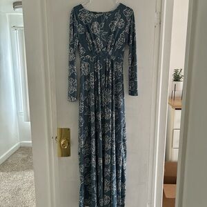 Blue and white floral long sleeves maxi dress
